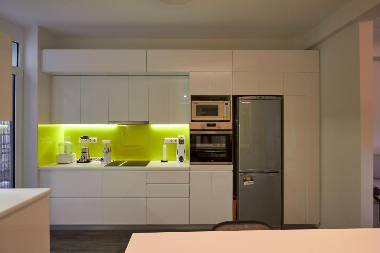 Fully Renovated, Family-Friendly Apartment, Next To A Huge Green Park, In Athens Center Exterior photo
