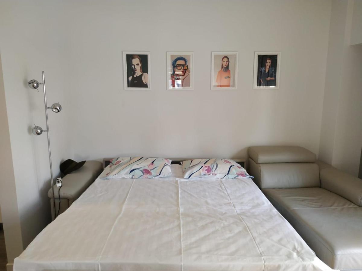 Fully Renovated, Family-Friendly Apartment, Next To A Huge Green Park, In Athens Center Exterior photo